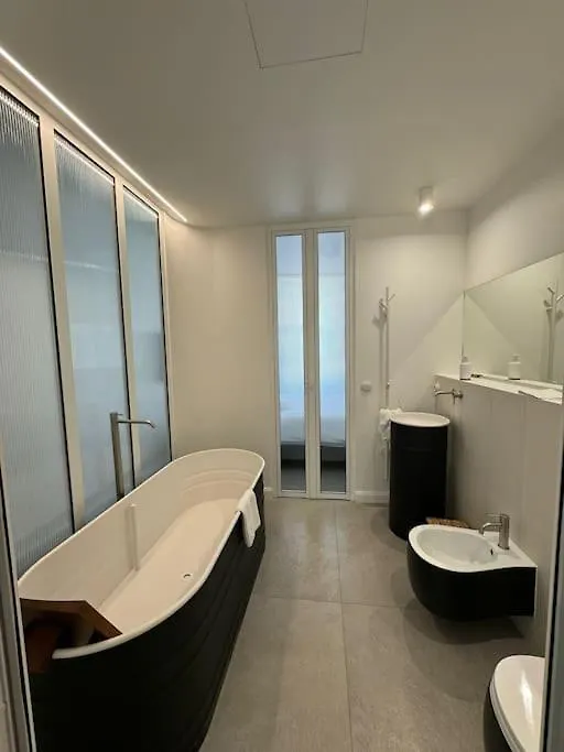 Apartment Maison Lyo - Luxueuse Suite - King Size & Baignoire Cannes France
