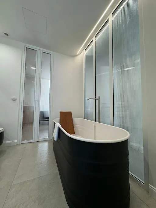 Maison Lyo - Luxueuse Suite - King Size & Baignoire Cannes Apartment